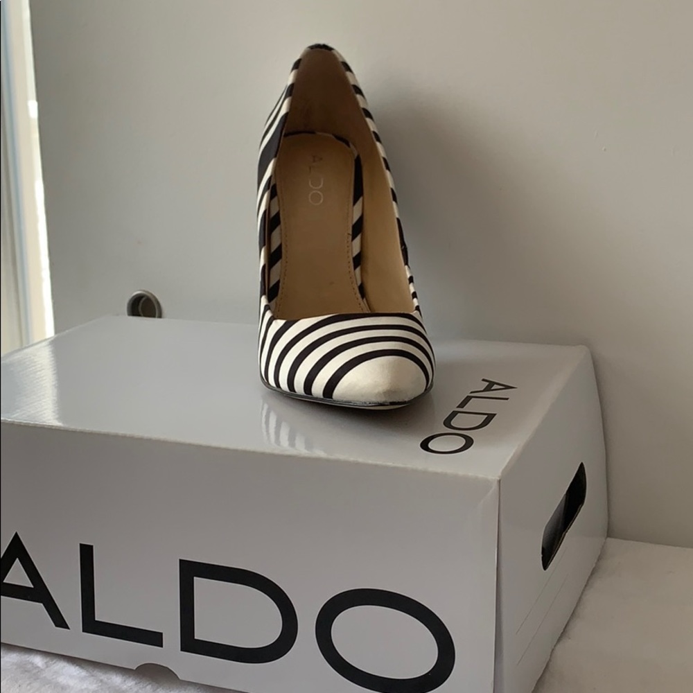 Aldo black and white satin pump with suede heel